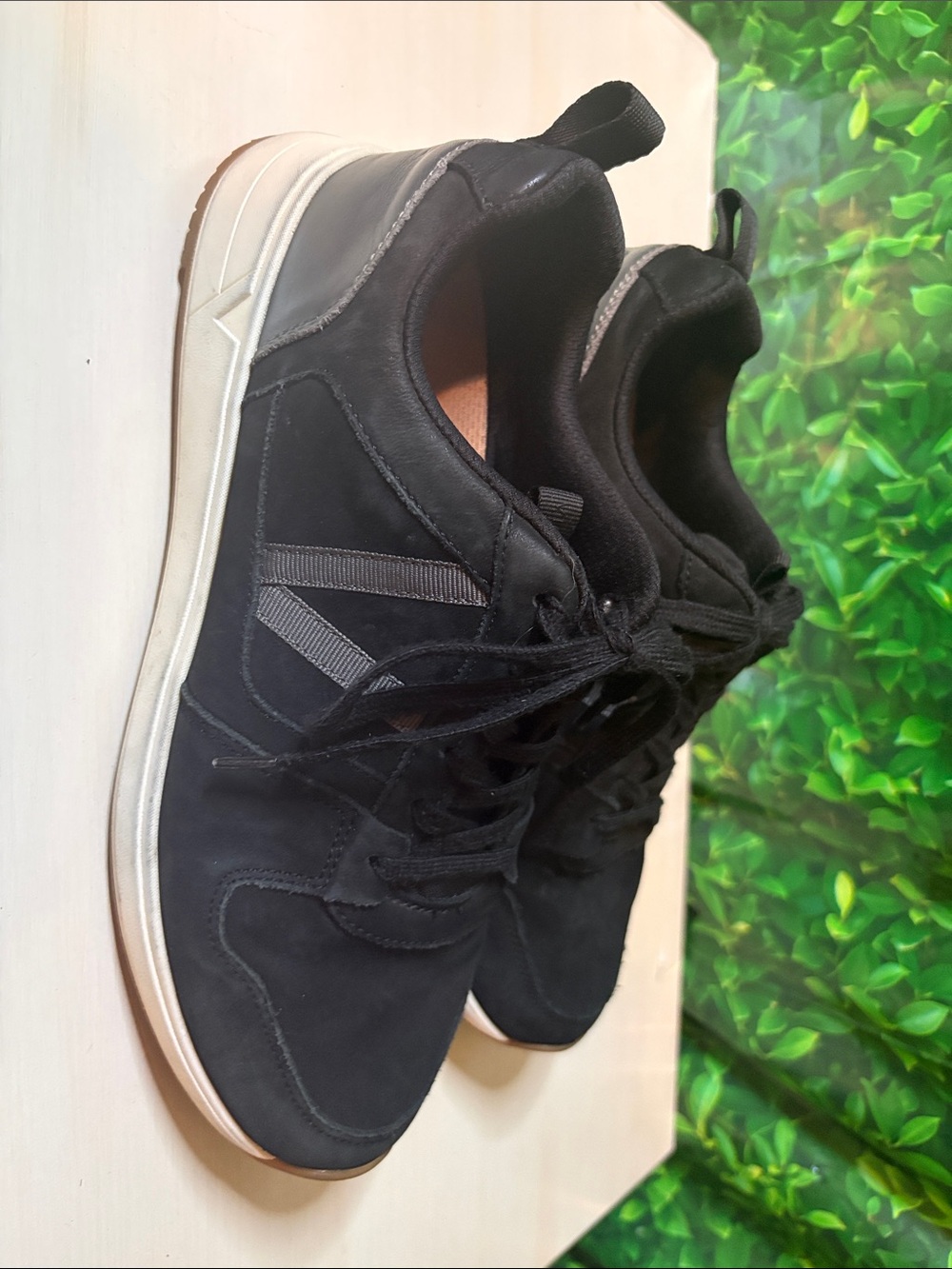 Women’s Vionic Casual Black Low-Top Sneakers